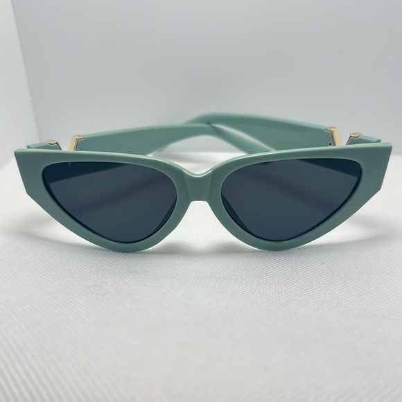 Chic Mint Green Cat Eye Sunglasses with Gold V Detail - Trendy 400 UV protection main image 10